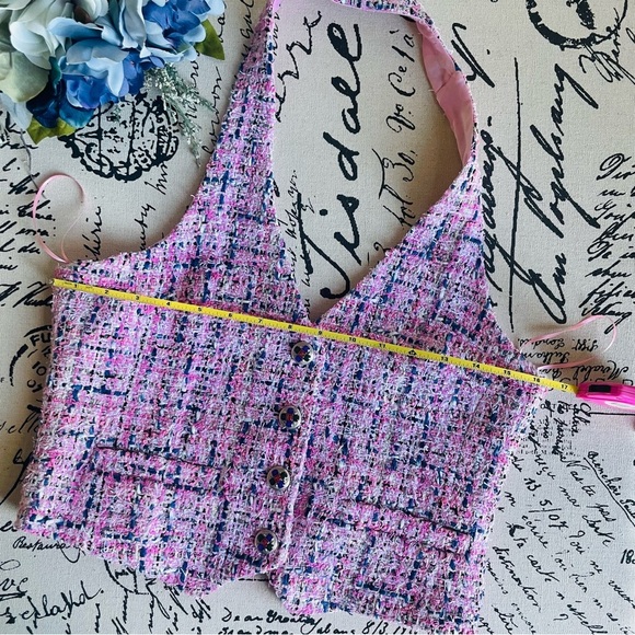 Chanel Pink Tweed Halter Vest Crop Top with Silk Lining & Deco Buttons / FR 38 - Picture 11 of 16